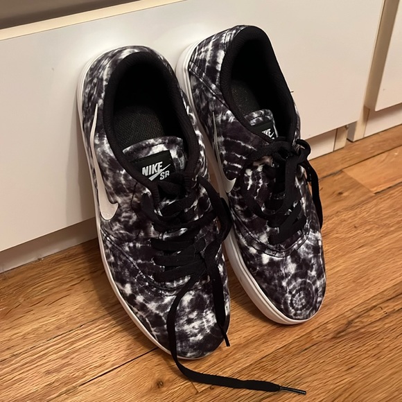 Nike Tie-dye Sneakers - Picture 2 of 5